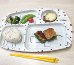 野菜嫌いな次男。プレートがダンバイディアのプレートの時は一つずつ分かれているから食べやすいのか、スムーズにごはんが進むようになってきた。そして野菜嫌いな彼が、キュウリを少しずつ食べてくれる&hellip;のInstagram画像