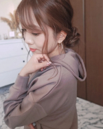 大手カタログ通販会社ニッセン様よりなめらかな肌触りが心地いい『バックスリットパーカー』をご提供頂きました。・なめらかタッチのポンチ素材がさらっと肌触りがよく着心地バツグンで&hellip;のInstagram画像