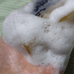 マルシェボン クリアソープ アルガンオイル&モロッカンクレイ　②使うたび、バイカラーの見た目が丸くなっていく。味が２つ（黒ゴマとバニラみたい）あるよなパウンドケーキだな～なんて思いなが&hellip;のInstagram画像