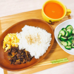 🍳\ 夜ごはん𓌉◯𓇋 /𖧧.｡.Menu⚪︎カレー炒めwithたまご⚪︎キュウリの塩昆布和え⚪︎人参ポタージュ@farmandstory_official 様の&hellip;のInstagram画像