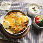 今日の夕ごはん。キーマカレードリア。***今日も寒かったですねー❄️あったかいものを&hellip;と思い、お鍋にしようかと思ったら野菜室、お鍋スタメン誰もいませんでした😇じゃグ&hellip;のInstagram画像