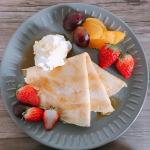 今日のおやつ。シンプルクレープ。***子供たちが好きなので今日のおやつはクレープ。たまご1個で8枚分。寝かし時間ゼロ、食べきり量でできるのでよく作ってます♡*&hellip;のInstagram画像