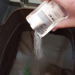 皮膚の健康を維持してくれるペット用のバスソルトを初体験(*^^*)お風呂が怖いらしく足とお尻だけ浸かってくれた★からだが温まるみたいだけど怖いからずっと震えてた( *&acute;艸｀)(笑)でもいつもシ&hellip;のInstagram画像