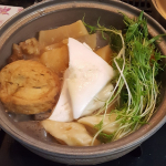 鰹節屋、だし屋のマルトモがつくった寄せ鍋のつゆ「だし小鍋」かつおと昆布味を使って､なぜかおでん！これが意外にあうんですね。おでん出汁ではなく寄せ鍋のつゆを使ったおでん。おいしゅうございました～♪・&hellip;のInstagram画像