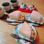 ☕🍓おうちカフェ🍓☕*今日はたくさんウォーキングしました～😆ちょうど良い気候で歩きやすかったです！ちょっと痩せたかも😂*痩せたかもしれないので、LeTAOの『北海道苺のドゥーブ&hellip;のInstagram画像