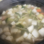 野菜たっぷりパスタスープ#野菜をMOTTO #野菜をもっと #グリーンカレー #モンマルシェ #野菜スープ #monipla #monmarche_fanのInstagram画像