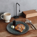 朝ごはんはフレンチトースト。余っていたサワークリームといっしょに食べたらとても美味しかった〜！定番にしたい◎#ロイヤルユキ #メープルシロップ #メイプルシロップ #メープル #メープルシ&hellip;のInstagram画像