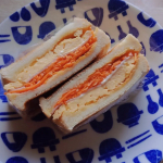 久々にゆっくりな休日🌸この間にんじんをもらってからにんじん料理にはまり中&hearts;️キャロットラペで朝はサンドイッチ🍞午後からは念願のスタバゲットしてはじめて3人でおさんぽ♪嬉しそ&hellip;のInstagram画像