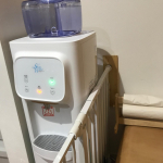 あったらいいなぁ〜と思い続けてたウォーターサーバーがついに我が家に✌️よくあるボトル型はお水の受け取りや空き容器も含めた保管場所、そもそもの料金など納得できない点が多くて諦め続けていました&hellip;のInstagram画像