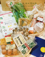 *。おっきなクール便の箱が届き📦 開封したら新鮮なオーガニック野菜などたくさんの食材が詰まった【 大地を守る会 】@daichi1975 さんからの『 こだわり野菜お試しセット 』 でしたぁ&hellip;のInstagram画像