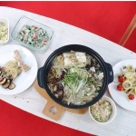 .子供たちがピクニックしたい！というので、お庭で🎵野菜たっぷり手作り参鶏湯💓子供たちとみんなでワイワイ味わいました😆🌼#野菜をMOTTO #野菜をもっと #&hellip;のInstagram画像