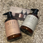 NIJI PHYTHMICシャンプー&トリートメント🧴.何回かに分けて感想や経過報告をしたいと思います🤍.私の元々の髪質⬇️うねりやすく広がりやすい毛の太さは普通で硬さはか&hellip;のInstagram画像