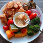 いつかの一皿。油揚げのハニーマスタードディップ。***わたし、ハニーマスタードが好きです💛　チキンに塗るだけではあきたらず、とうとうディップにしていろんな具材に付けて食&hellip;のInstagram画像