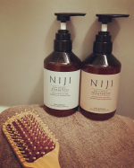 minoring226長年の悩みだった、髪。柔らかく、細毛、そして毛量も少ない&hellip;。そんな悩みを解消したくてNIJIRHYTHMICシャンプー＆トリートメントを使い始めました！こちらのシ&hellip;のInstagram画像