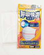 😷プリーツガード 呼吸快適マスク 小さめサイズ 7枚入り をお試ししました。鼻のところと口のところにワイヤーが入っていて、口周りに空間が出来るので息苦しさがなく、化&hellip;のInstagram画像