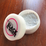 クラプロックス ブラックイズホワイト 粉はみがき　3グラムを使ってみました。汚れ　黄ばみ　歯石　歯垢の沈着を防ぎ歯本来の白さを取り戻すカーボン入りホワイトニングパウダー。3週間ほど&hellip;のInstagram画像