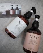 #NIJIRHYTHMIC シャントリ🚿⁡こちらは毛髪の水分＆脂肪を補い保つ&ldquo;ナノファイバージェル&rdquo;を配合してあるそうで🍃⁡⁡このナノファイバージェルには嬉しい機能が💡&hellip;のInstagram画像
