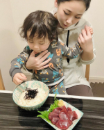 Mom ate horse sashimi🐴I filled my stomach with delicious rice🍚The kelp was taken by my son😀@sa&hellip;のInstagram画像