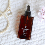 #herballeaf ふんわり香るフレッシュティーの香りが爽やかなHerbal Leaf の ヘアオイル冬場の乾燥した空気で、静電気がひどかったんだけど使い始めたこのヘアオイルのおかげか&hellip;のInstagram画像