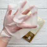 原沢製薬様のリバイシス モイスト フェイシャルパックを使用しました。このパックのすごい所は3Dになっている所！初めて3Dのパックを使用しましたが、いつもパックをする時に気になっていた鼻の横&hellip;のInstagram画像