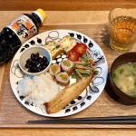 よるごはん✳︎色々と寄せ集めで&hellip;本日のよるごはん🍚（息子バージョン）これ全て完食して、卵焼き、肉巻き、カマス、黒豆をおかわりした後にヨーグルトの蜂蜜がけを食す6才👦頼もしい👏さすが、私の子‼︎&hellip;のInstagram画像