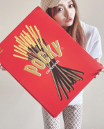 @glico_direct わーーい♡Glicoの『お菓子ギフト』が届いたよ♪もう子供たちの飛びつきがスゴイ‼︎目をキラキラさせて楽しそうに開封◡̈ポッキーの大きな箱に&hellip;のInstagram画像