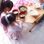 お水がいらないシリーズの博多豚骨ラーメン食べながらお花見したよ💕そのまま鍋にいれて火にかけたら完成！チャーシュー、ネギ、キクラゲ等の具材もしっかり入っていて便利です✨✨&hellip;のInstagram画像