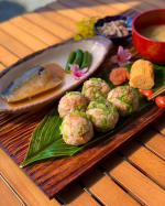 こんにちは〜☺️今日は快晴で洗濯日和ですね✨がしかし、花粉が飛んでるのか目が痒い。今日の朝ごはんです。新玉ねぎの葉をたくさん使いたくておにぎりに入れたり味噌汁に入れたり。私&hellip;のInstagram画像