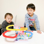 【4歳&1歳がそろって夢中になってるおもちゃ🐧】⁡最近わが家でブームの⁡⁡୨୧┈┈┈┈┈┈┈┈┈┈┈┈┈┈┈୨୧のぼって！おりて！ゆかいなペンギンのパレード⁡@&hellip;のInstagram画像