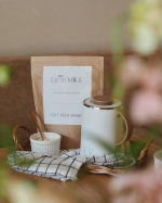 .⁡⁡ここ最近は、朝起きたらオーツミルク生活🕊⁡⁡オーツミルク粉末とお水を専用のケトルに入れて、60℃で30分放置して、出来立てのオーツミルク🌾⁡⁡市販のオールミルクって、香料で味付&hellip;のInstagram画像