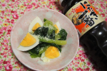 今日のメニューは&hellip;「小松菜とゆで卵の粉チーズ和え」です。おてもちゃんがキャラクターの、ホシサン株式会社さんの商品「にたき一番」を使わせていただいて3回目の料理です。今回は、簡単な和え物です&hellip;のInstagram画像