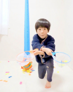 キメポーズじわる&hellip;😂久々におもちゃレビューです❤春休み、お出かけしない日はフワフワおさかなキャッチで遊んでいます🎵トイザらスで買えるよ〜✨軽快な音楽とともにお魚型のファンか&hellip;のInstagram画像