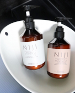 #NIJIRHYTHMIC シャントリ🚿⁡こちらは毛髪の水分＆脂肪を補い保つ&ldquo;ナノファイバージェル&rdquo;を配合してあるそうで🍃⁡⁡このナノファイバージェルには嬉しい機能が💡&hellip;のInstagram画像