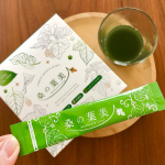 私が飲んでいる青汁は【腸活】と【糖質制限】だけでなくプラセンタや乳酸菌が配合されているので美肌作りにも重宝しています♪粉末タイプの青汁で食事の30分前に飲むと糖の吸収をおだやかに血糖値の急&hellip;のInstagram画像