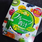 おいしいフルーツ青汁 をお試しさせていただきました😊味はアップルマンゴーで飲みやすい💕口当たりはサラッと粉っぽさも一切なかったです甘すぎないから食後にも最適！#&hellip;のInstagram画像