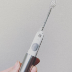 🪥アイオニック　電動歯ブラシ🪥1ヶ月使ってみました！ビフォーアフターだとあまり変わっていませんね💦歯と歯の間や歯茎の隙間にブラシが入り込むので、スッキリ磨けました😋30代なので、歯の健康に&hellip;のInstagram画像