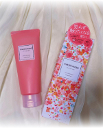 .手首やデコルテを開放した軽やかな服装がしたくなる季節🌸冬の間に固くなった肌を柔らかくしてくれそうな、こちらのスクラブでパーツケアしています『meshimase ゴマージュシュガー』　&hellip;のInstagram画像