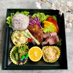 新学期が始まり、お弁当作りスタートという方も多いことでしょう。子どもが好きな揚げ物の味付け、どうされてますか？カラリと揚がったカツにソースをかけて入れると、お昼にはべったり〜お隣にもソース浸出〜💦&hellip;のInstagram画像