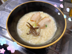 .再びモニターで当たった、キンレイのお水がいらないラーメン！在宅勤務の時とか助かる〜桜と一緒に写真を&hellip;って条件があったけど、近くに桜がないのでスタンプを。笑#キンレイの&hellip;のInstagram画像