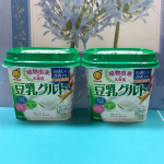 マルサンの「豆乳グルト」が届きました🍀開封すると、肌色や黄色がミックスされたオフホワイトの色に感じました　豆乳本来の色だと思いましたとろっとしていて、濃厚でまろやかな豆乳に酸味を加えて&hellip;のInstagram画像