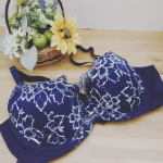 ニッセンの大人のインナーシリーズ「マディア」締めつけから自由になるブラジャー✨✨を試してみました😊このブラジャーは、長時間のブラ着用ストレスから自由になるブラなんだそう🎶レースのデザイ&hellip;のInstagram画像