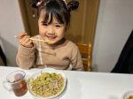 ♫♫.麺類大好き娘❤️.なべやき屋キンレイ様の「麺屋はなび　元祖台湾まぜそば」と「四海樓監修 元祖皿うどん」をお試しさせて頂きました🙌.なにが嬉しいって、冷凍食品でレンジでチンだけで簡単に&hellip;のInstagram画像