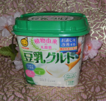 豆乳グルトが中身はそのままに「お通じを改善する」機能性表示食品として生まれ変わりました❣️冷え性なので、便秘がち・・・・なので助かる～って思っちゃいました😊豆乳を植物由来の乳酸&hellip;のInstagram画像