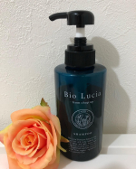 ビオルチアオーガニックシャンプー厳選された10種のオーガニックエキスと無添加処方で髪に潤いをもたらします😃アミノ系洗浄成分だから潤いのある仕上がり❣️ドライヤーの熱を味方に変え&hellip;のInstagram画像