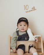 .⁡10month 𓅯⁡そういえば撮っていなかったマンスリーフォト。もう動きすぎて荒ぶるので、速攻で椅子に入れられた息子（笑）⁡毎日アザやたんこぶを製造中。（多少ぶつけても泣かないのに&hellip;のInstagram画像