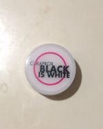 粉の歯みがき粉は初めて使いました。普通の歯みがき粉より泡立ちがない分よく磨けるように思いました。 #クラプロックス #ブラックイズホワイト #白い歯 #monipla #curaprox_fa&hellip;のInstagram画像