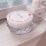 ＊気になっていたしあわせ想いをお試ししましたっ！ほんまに金箔入り！ジェルっぽい質感で、手に乗せてもプルンとしてる。肌に乗せるとスッと伸びていくというよりは、手でしっかり伸ばしていく感じ。それに&hellip;のInstagram画像