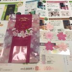 AROMA de mask サクラ🌸外出時にマスクの表側に貼って出かけていますマスクだけをしている時は、自分の息や匂いが少し気になっていましたが、アロマdeマスク　サクラをつけるように&hellip;のInstagram画像