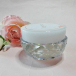 株式会社Ace Agent様より発売されている「しあわせ想い」をお試しさせて頂きました！ぷるっとした感触のゼリーのような美容ジェルで、中に金箔が入っているところが豪華です。　金沢産の金箔で、金色の&hellip;のInstagram画像