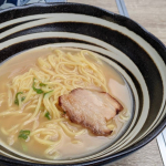 キンレイ様からラーメンをいただきました！GW前半いまいち天気が悪かったので、手軽にお外ご飯はかなり嬉しい！火にかけるだけでこんなに立派なラーメンです！子どももできたてが外で食べられるのでと&hellip;のInstagram画像